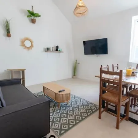 Chateau - Centre كومبيينْيِ