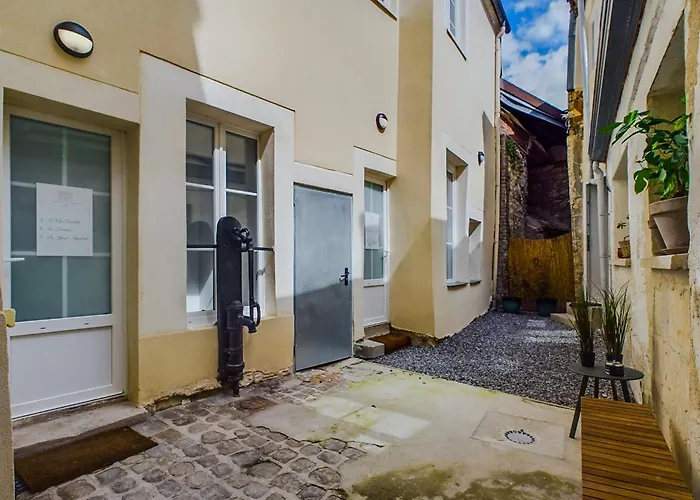 Chateau - Centre Aparthotel 3*